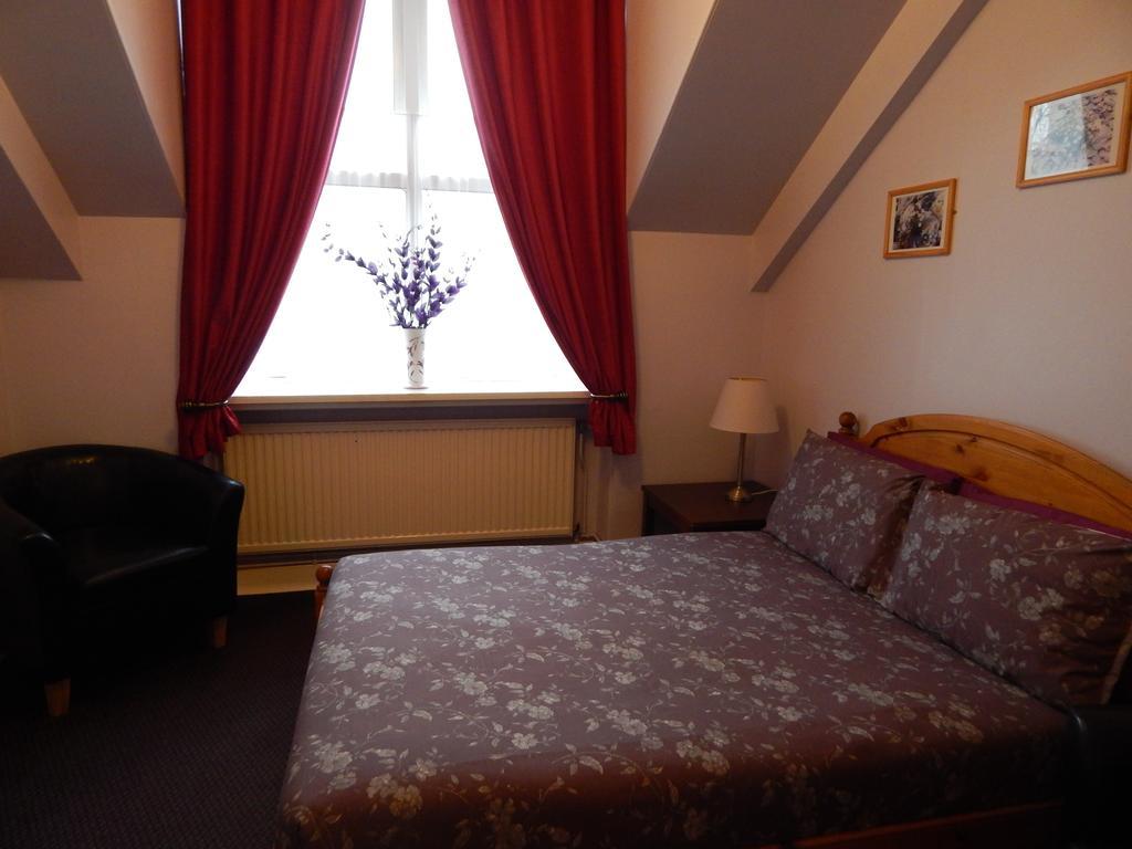 Aberdeen Youth Hostel Room photo